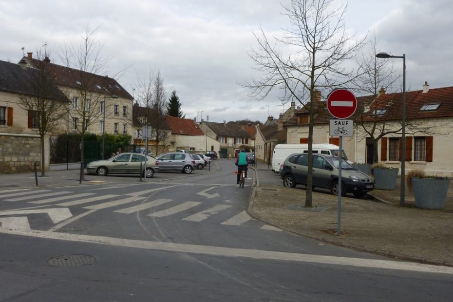 Entrée du DSC rue de la république à Montataire