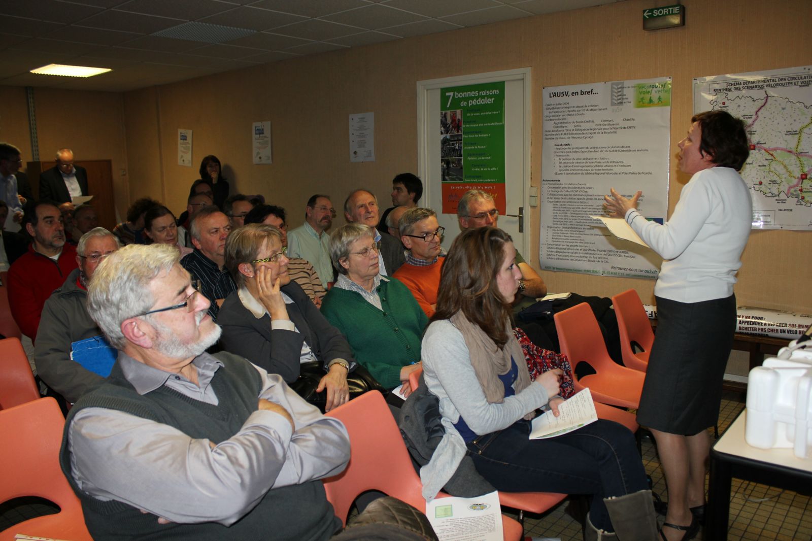Catherine Passal intervenant pendant le débat