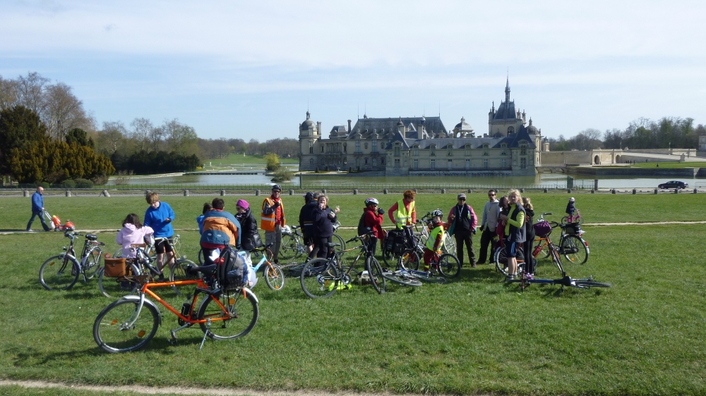 Petite collation devant le chateau