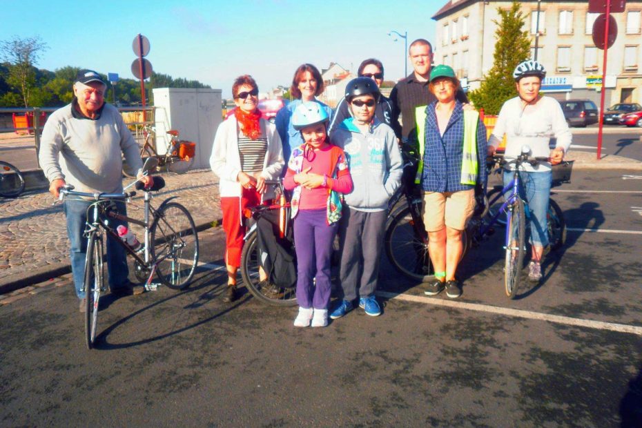 Place Carnot à Creil, il est 9h15 une photo et en selle !