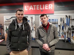 Ronan et Romain, jeunes mécanos et vendeurs chez un vélociste