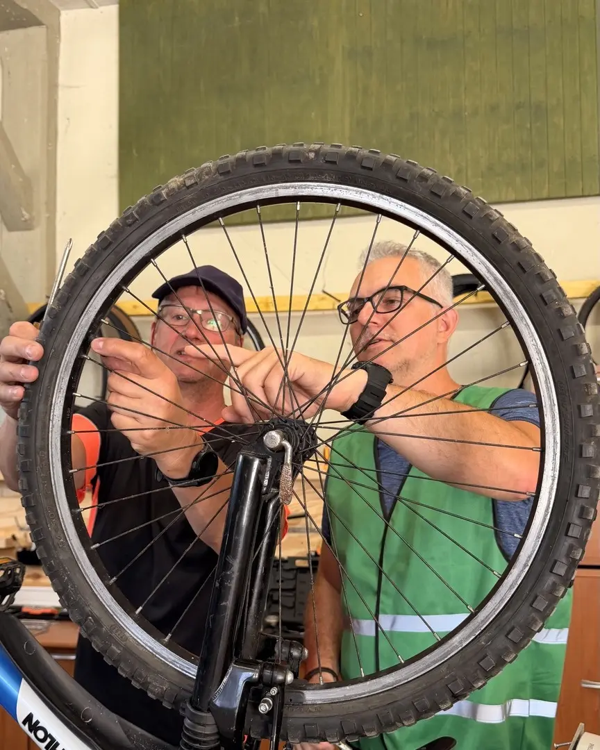 Geste technique observé à travers la roue d’un vélo